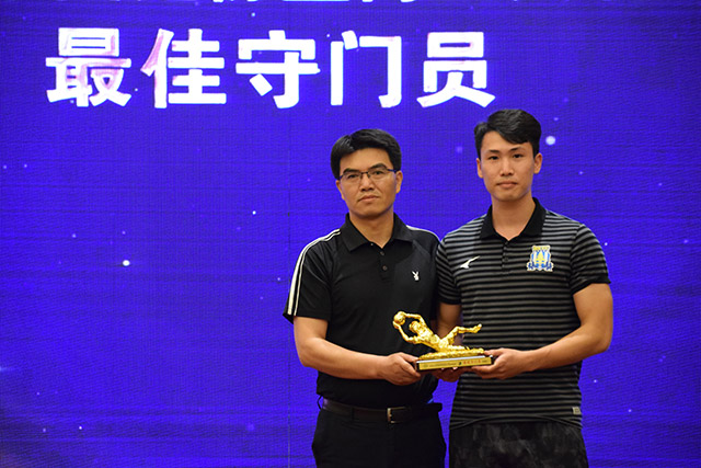 王哲林35+16上海胜同曦 贺希宁31分深圳胜北控